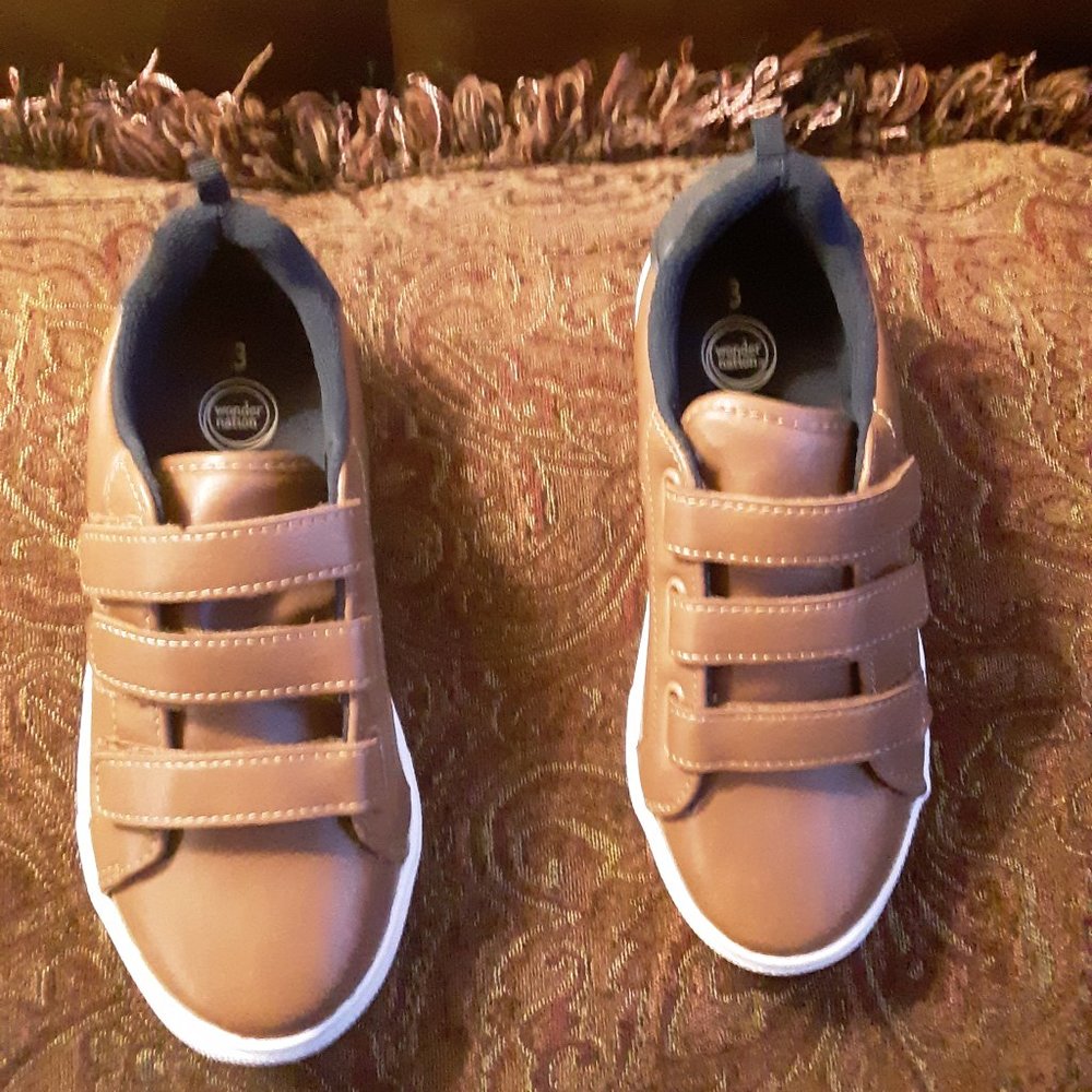 Boy's  shoes